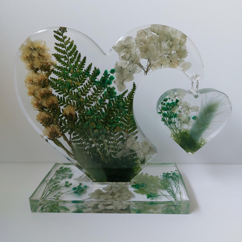 Decoratief hart met hangend hartje.