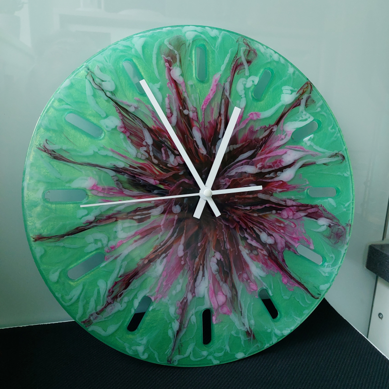 Klok rond, doorsnede 32 cm.