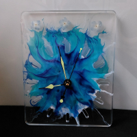 Klok van Epoxy hars in rechthoek model. Op vele manieren op te hangen.